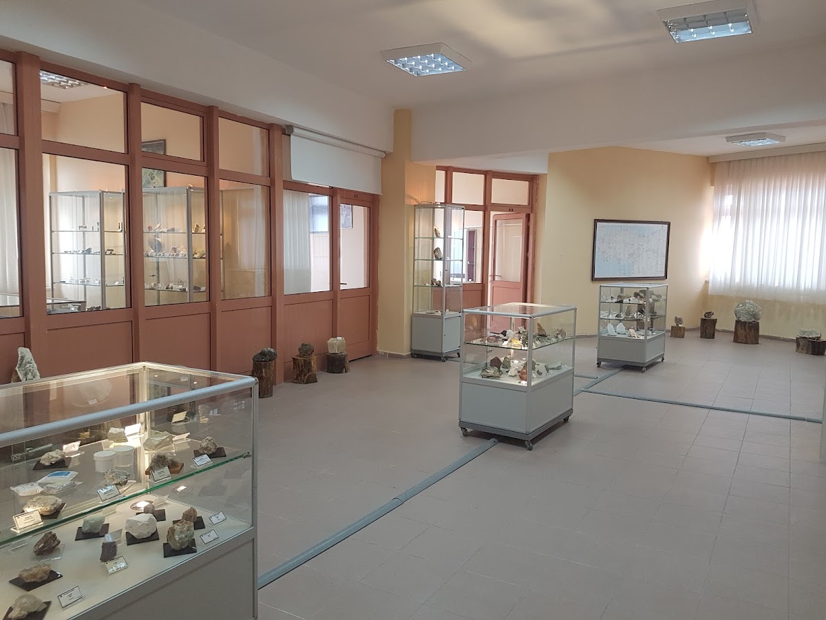 Yer Bilimleri Ve Doga Tarihi Muzesi — Çanakkale