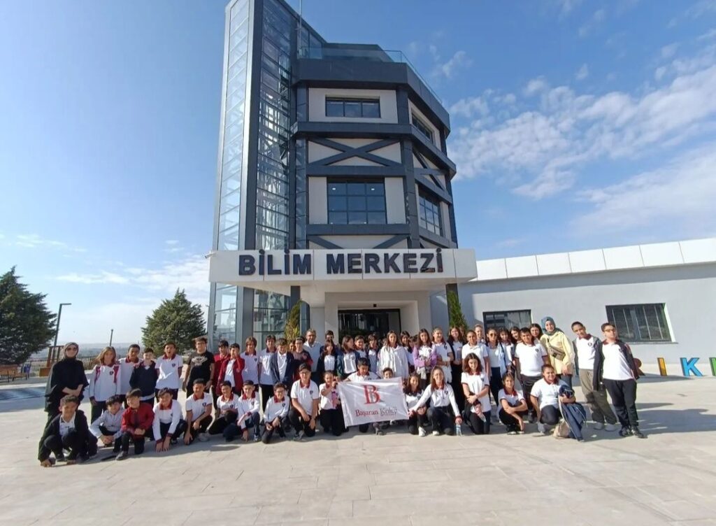 Müzeler 20 ChIJL5Hak7nL1BQRtOKnfZfJNdM