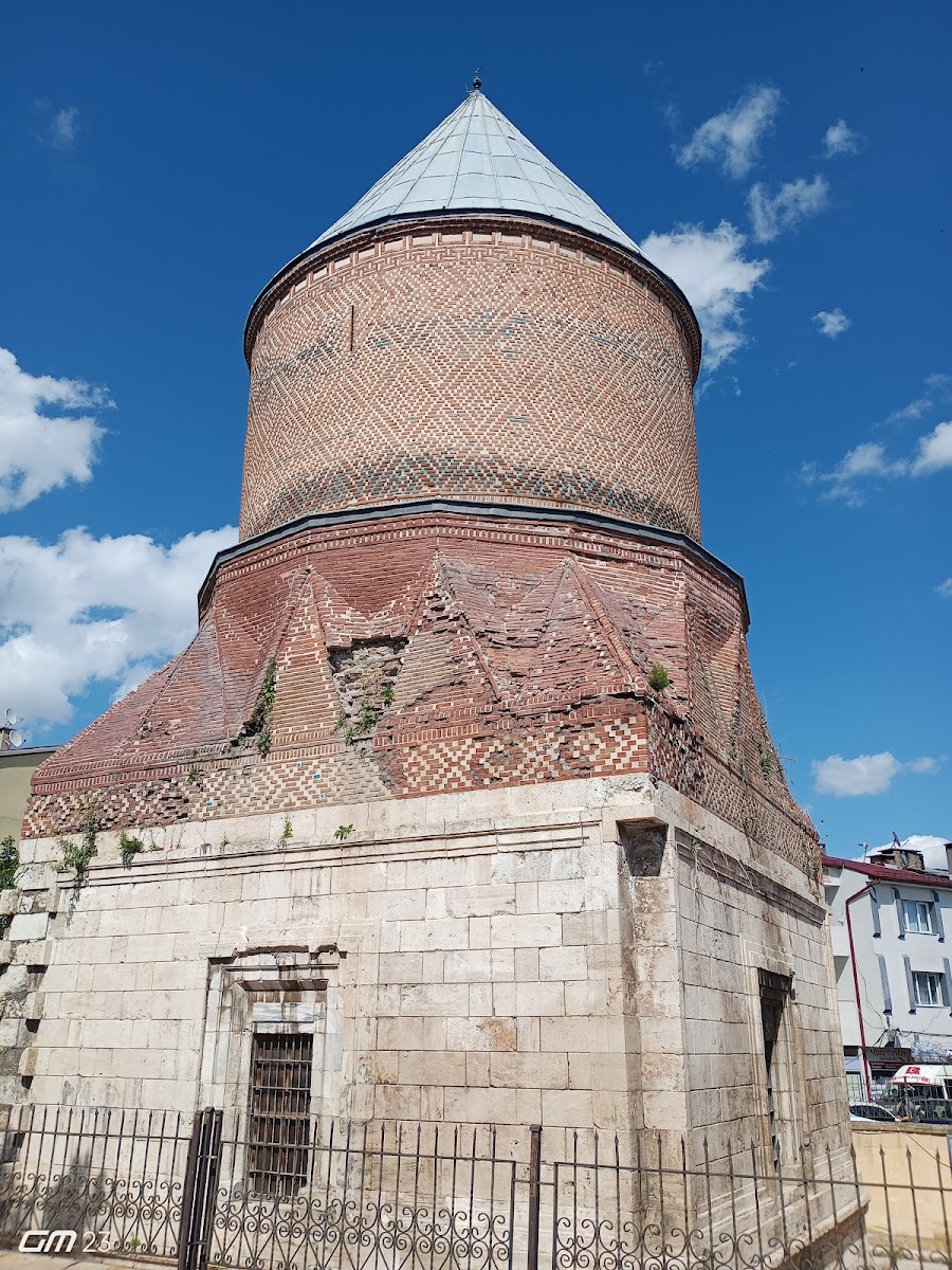 Güdük Minare (Şeyh Hasan Bey Türbesi)