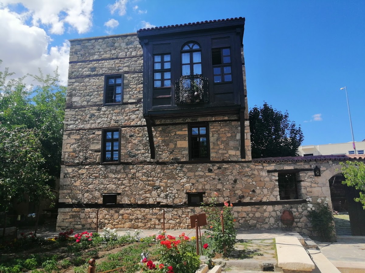 Şefik Gül Kültür Evi 2 Şefik Gül Kültür Evi