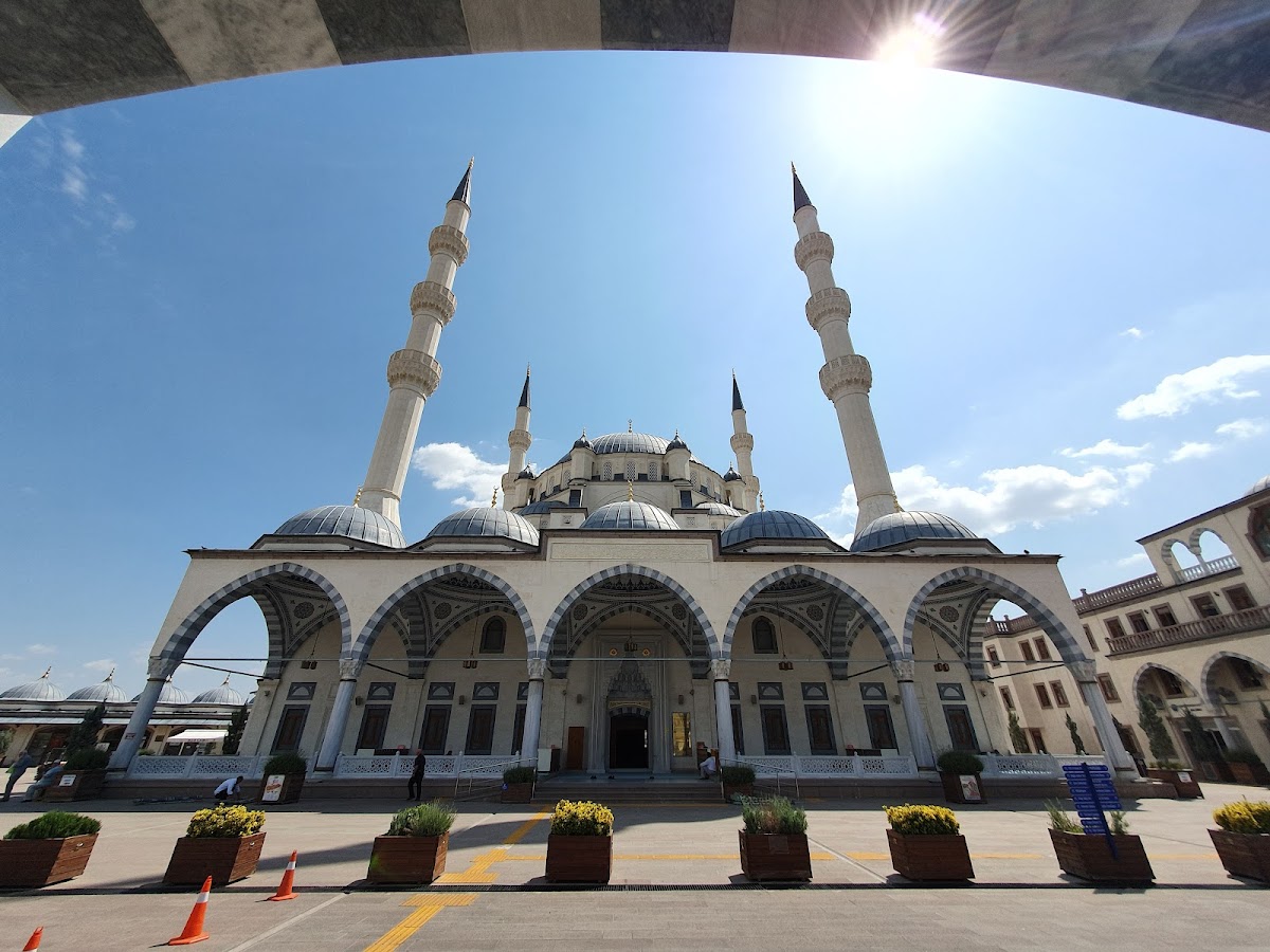 Nur Cami