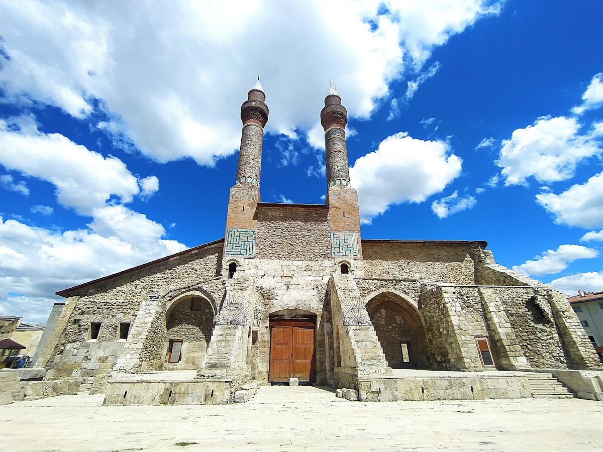 Çifte Minareli Medrese 2 Çifte Minareli Medrese