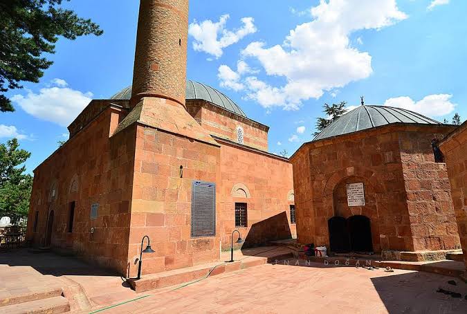 Hasandede cami ve turbe