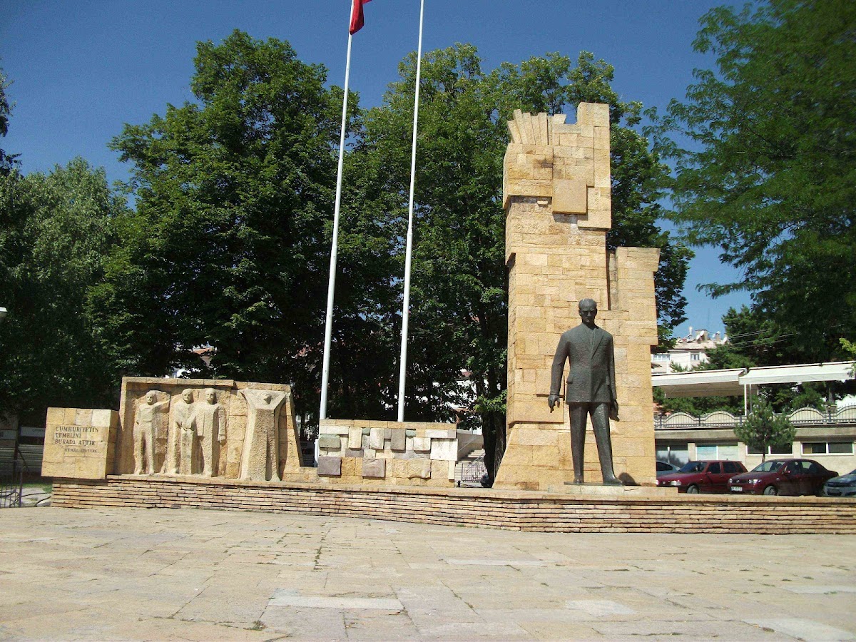 Mustafa Kemal Atatürk Anıtı — Sivas
