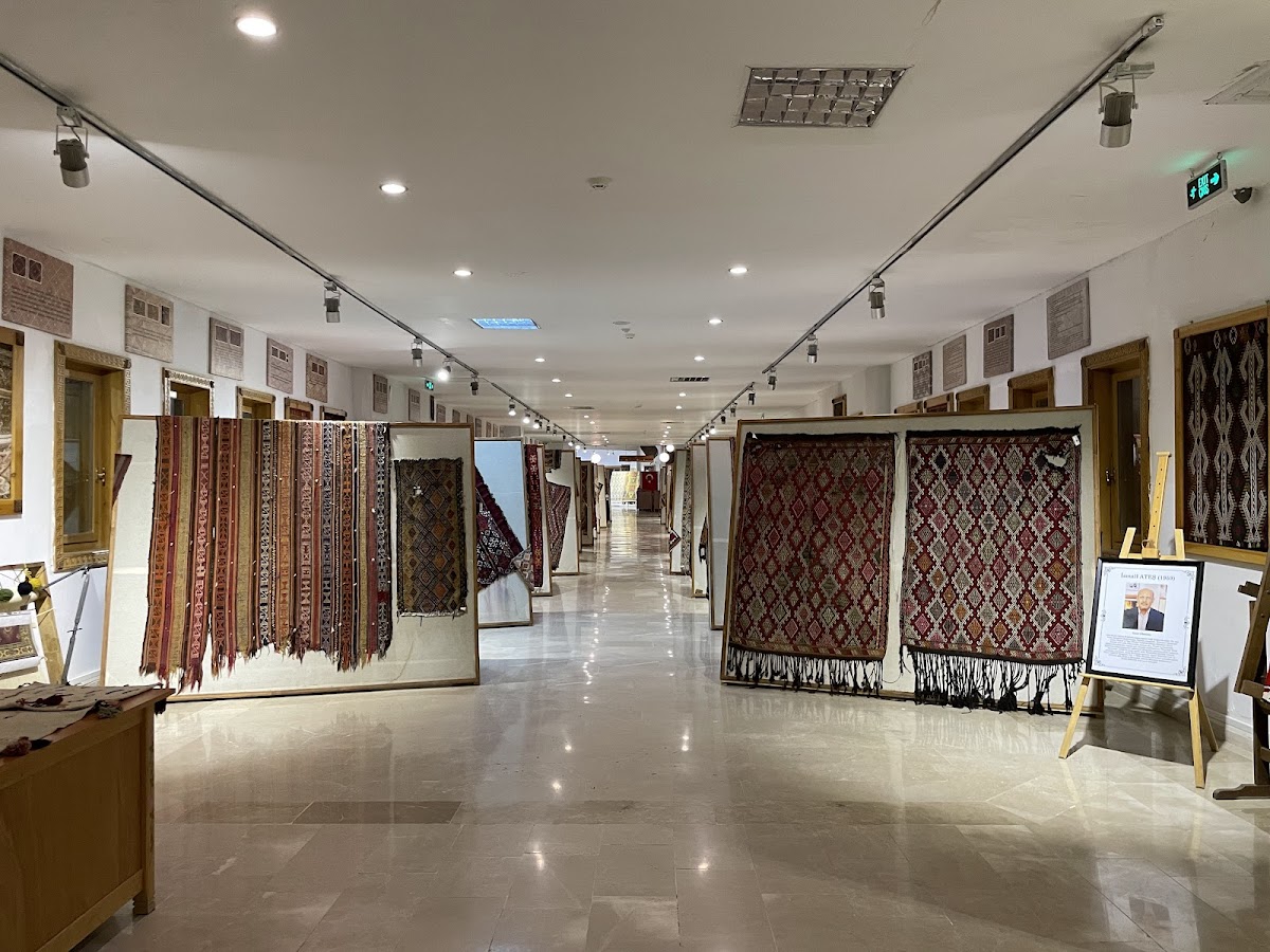 Isparta Prof. Dr. Turan Yazgan Etnografya Halı ve Kilim Müzesi Müzesi