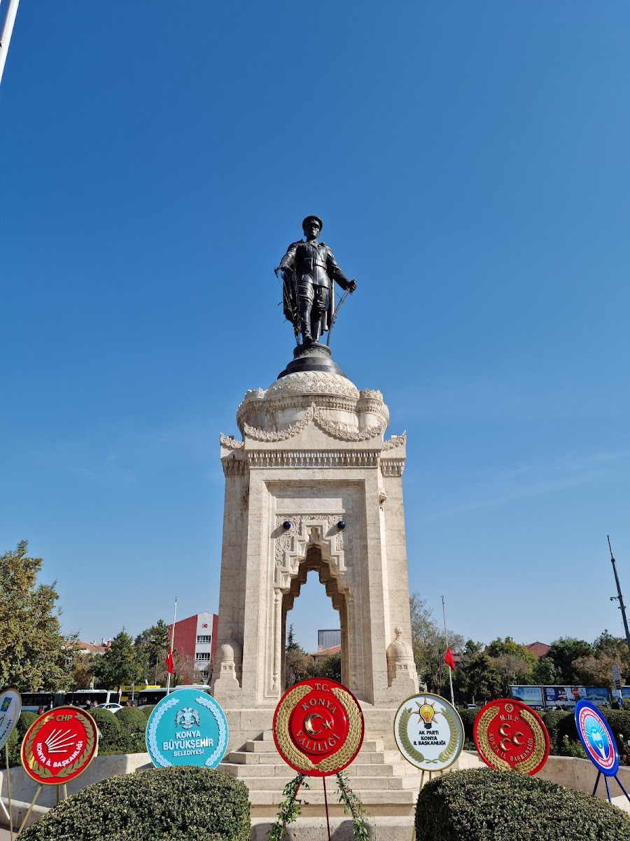 Atatürk Anıtı 2 Atatürk Anıtı