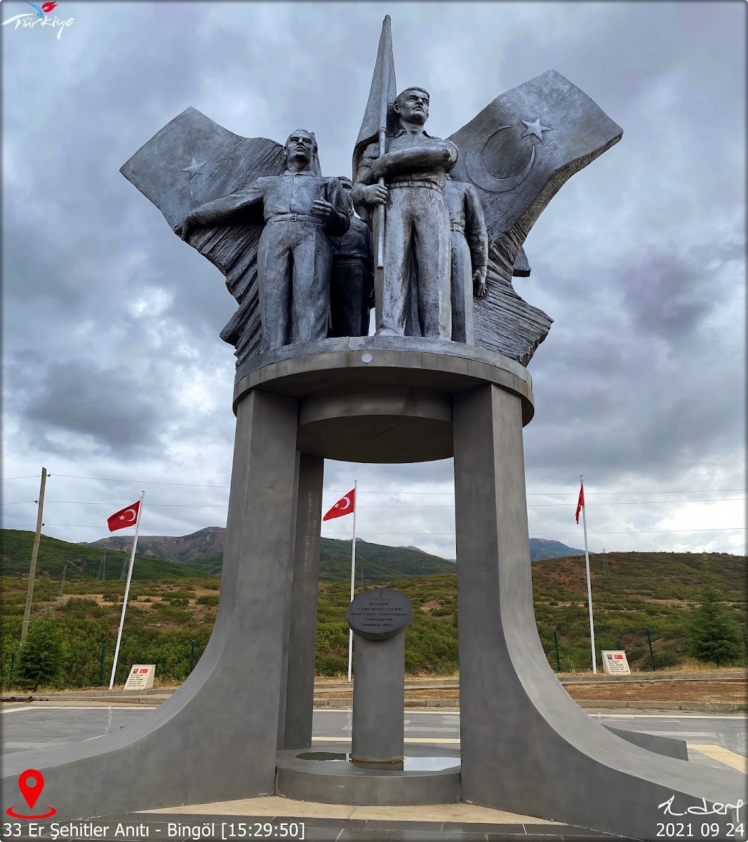 33 Şehit Anıtı
