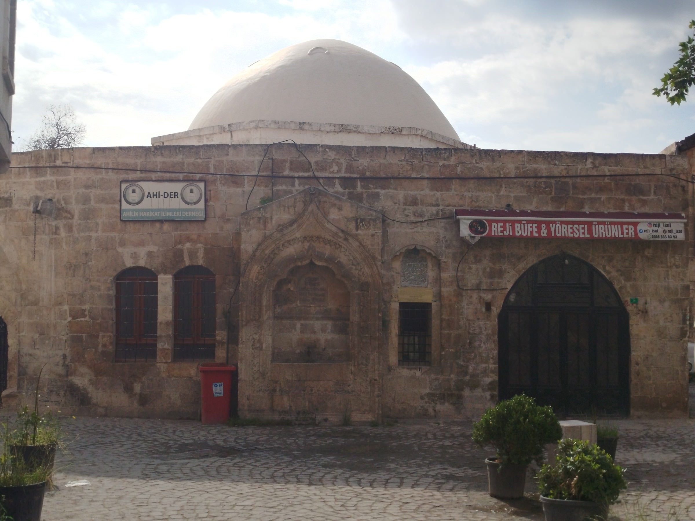 Abdülkadir Erbili Türbesi