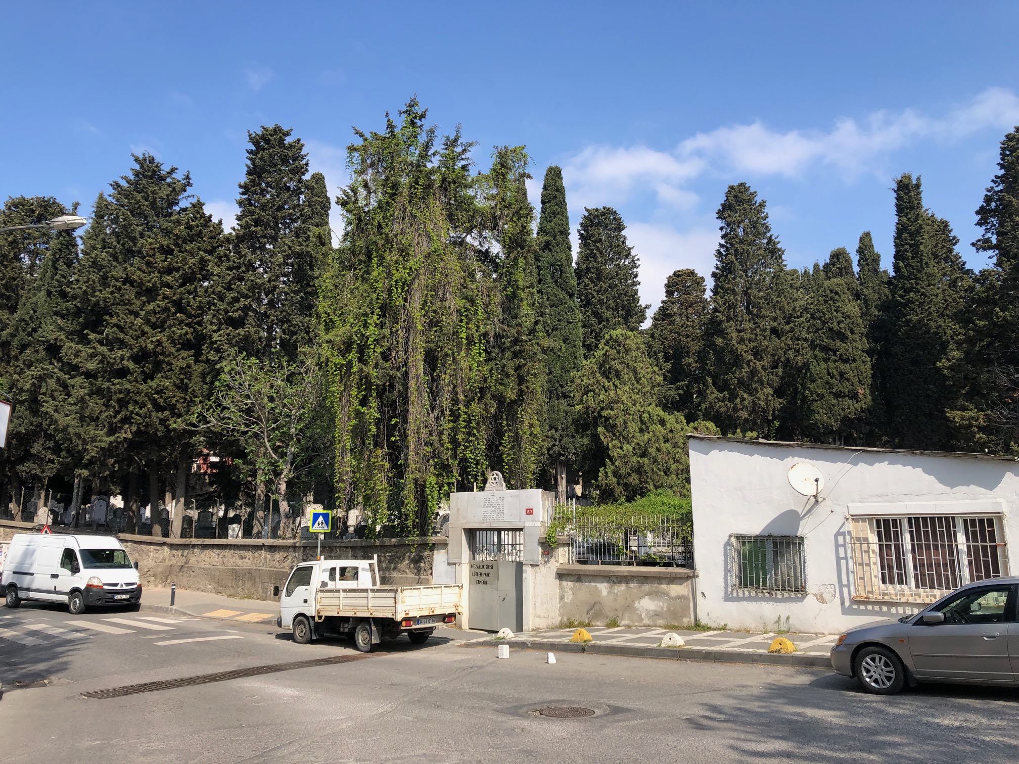 Acıbadem Musevi Mezarlığı