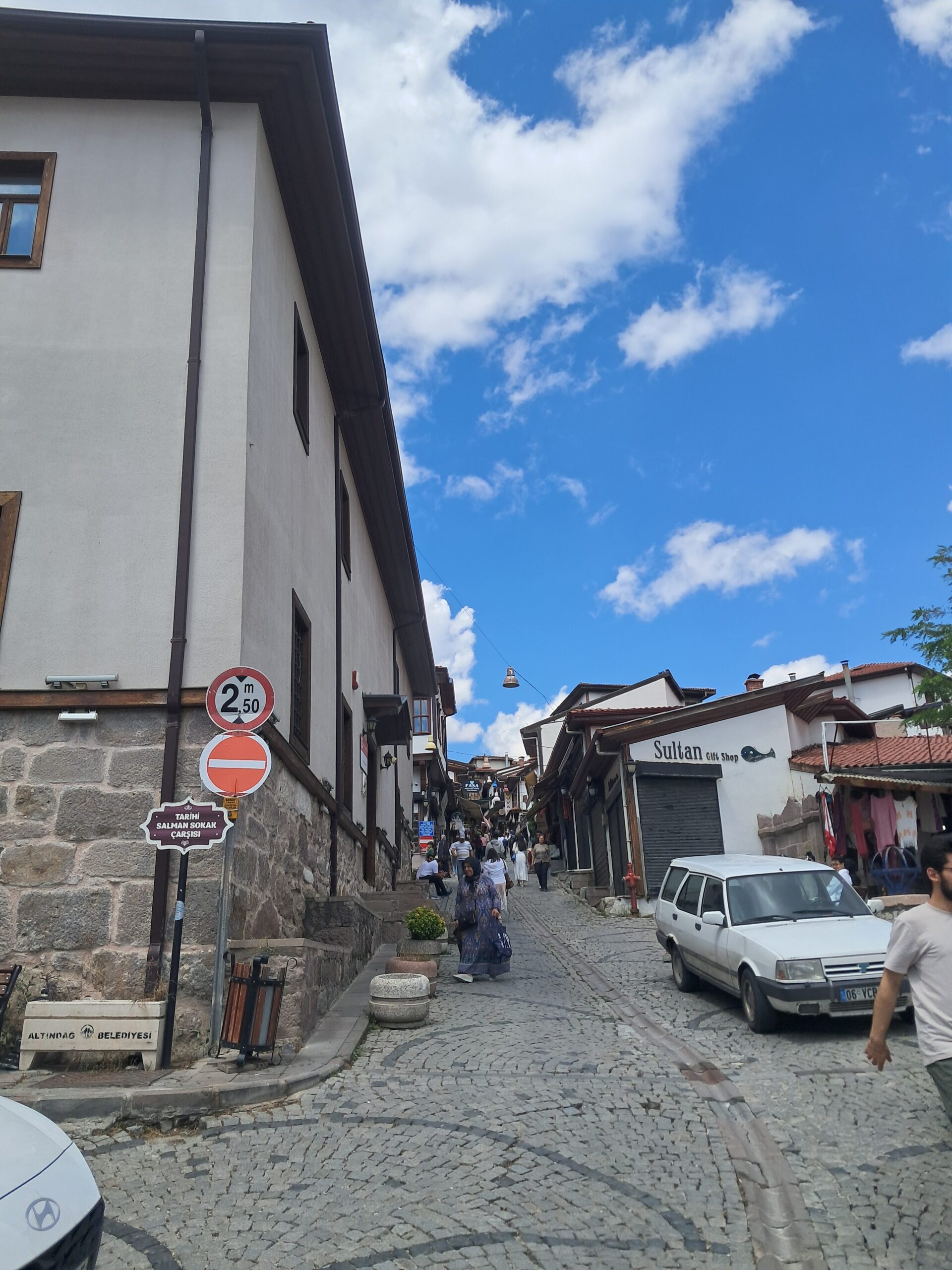 Ahi Elvan Camii ve Gözcü Sokak