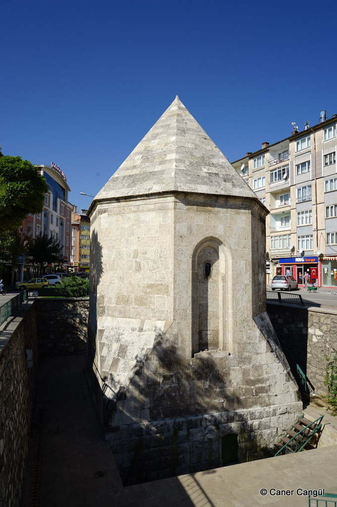 Ahi Emir Kümbeti, Sivas