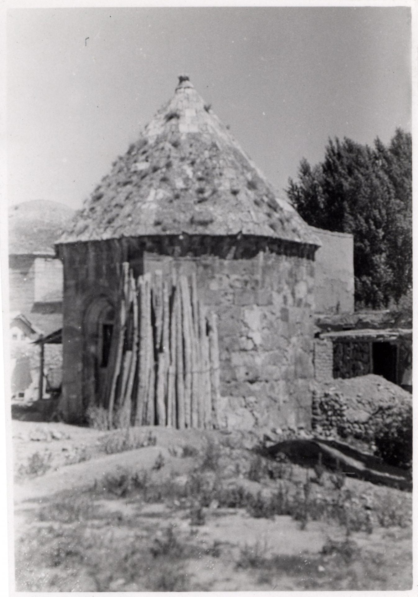 Ahi Emir Ahmet Türbesi