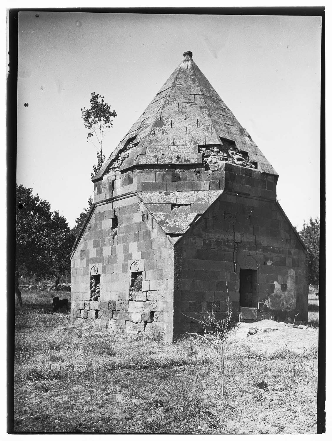 Ahlat Anonim Kümbet