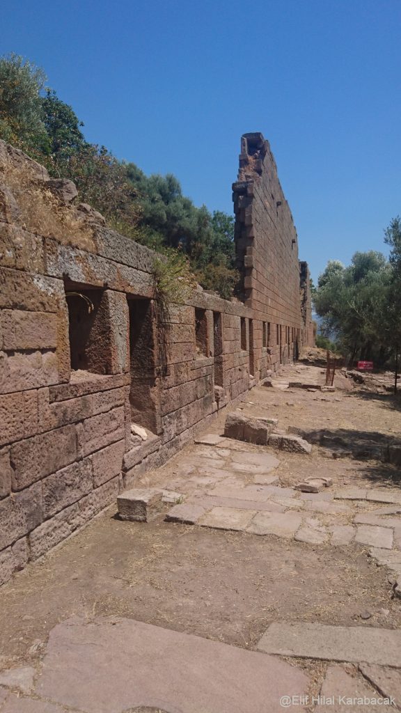 Aigai Meclis Binası