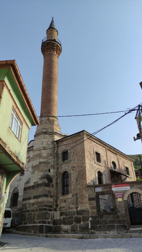 Akmescit Camii
