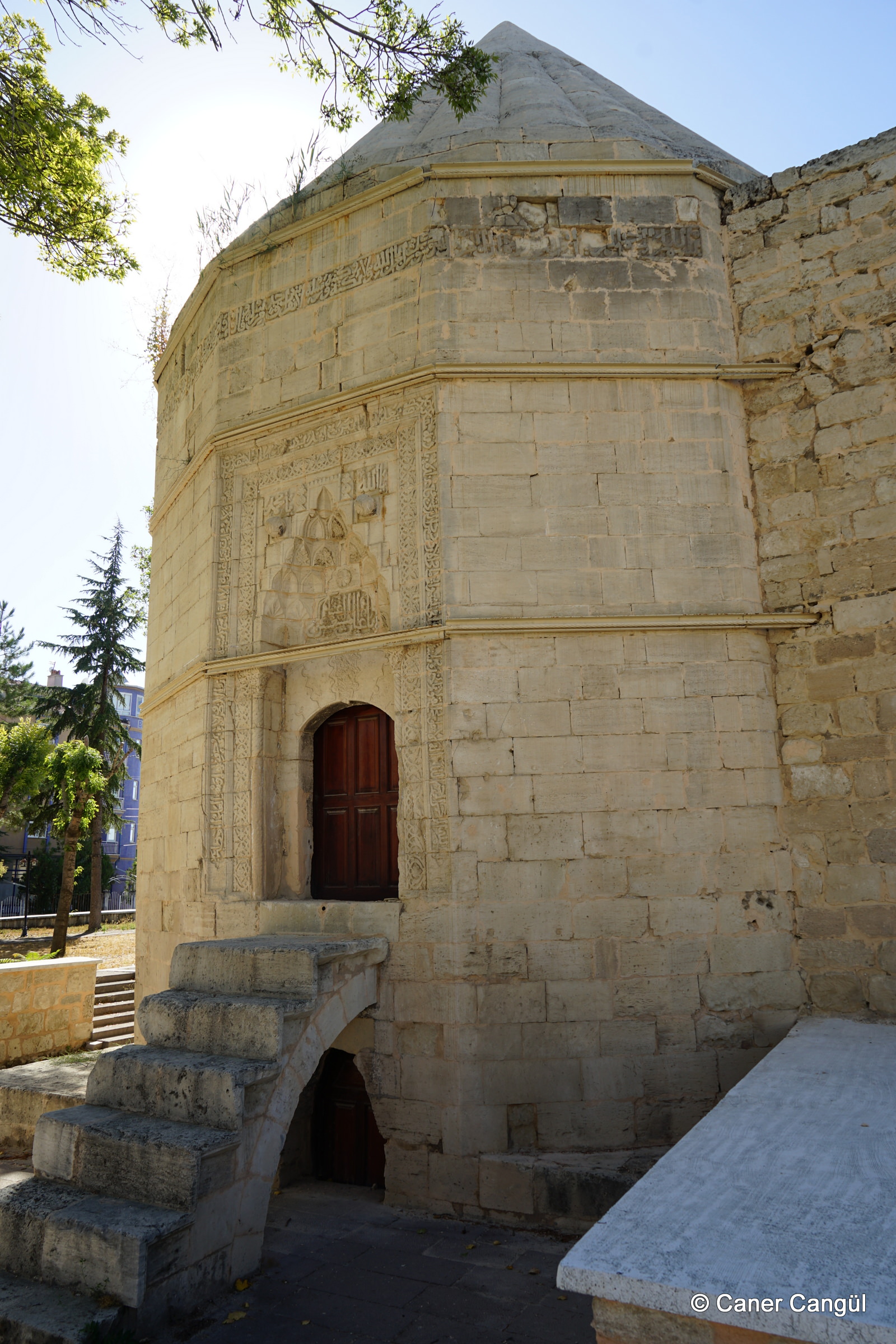 Alaaddin Bey Kümbeti