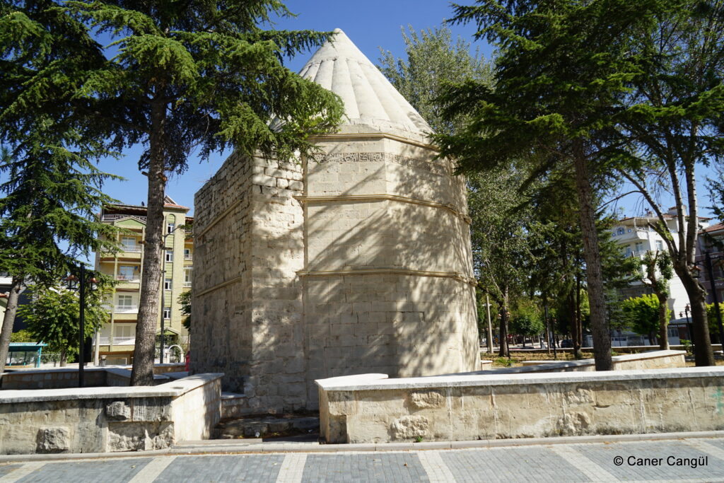 Alaaddin Bey Kümbeti