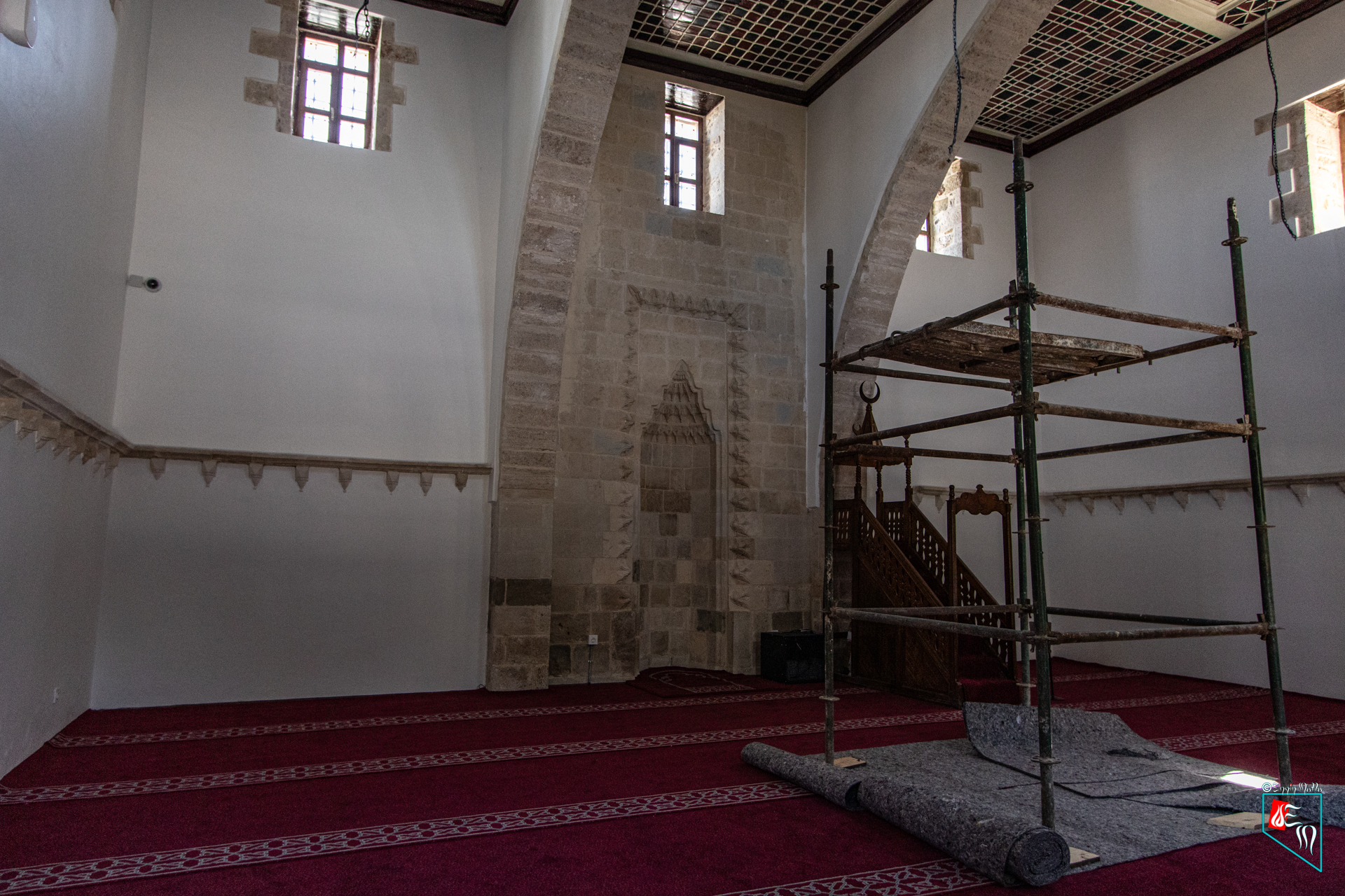 Alacalı Cami Harimi