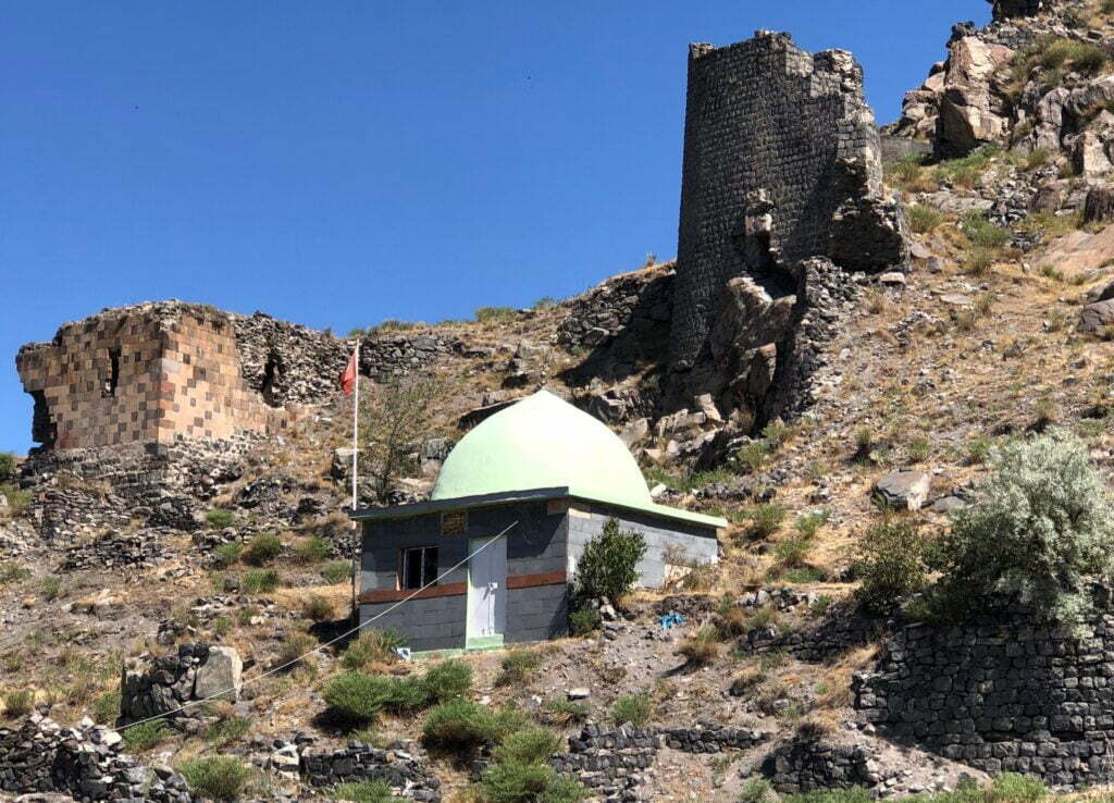 Alperenler Türbesi
