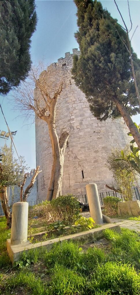 Altıparmak Ahmet Baba Kabri