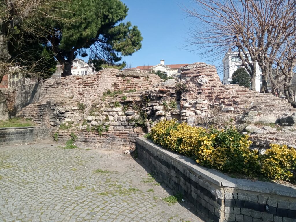 Antiokhos Sarayı
