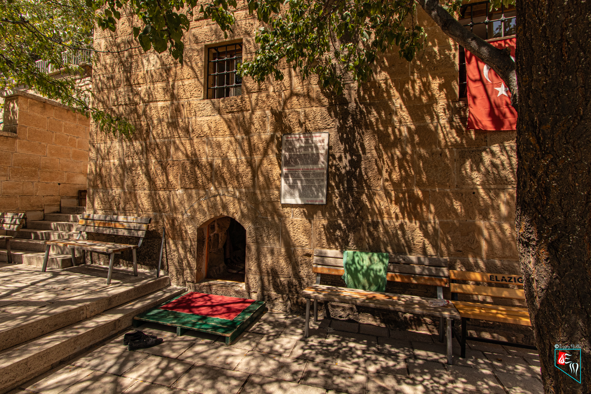 Arap Baba Türbesi