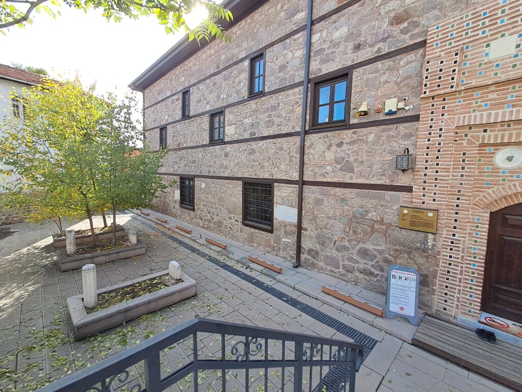 Arslanhane Camii Doğu Haziresi