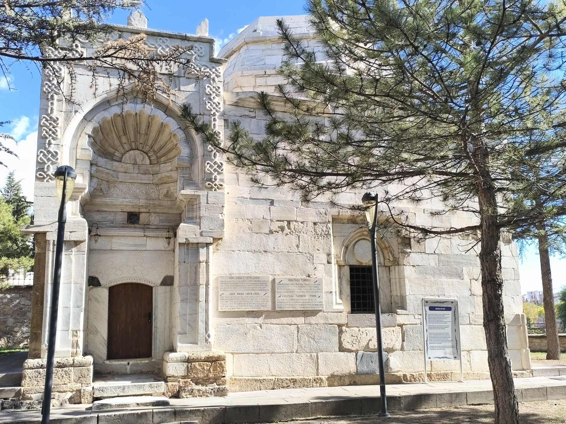 Aşık Paşa Türbesi