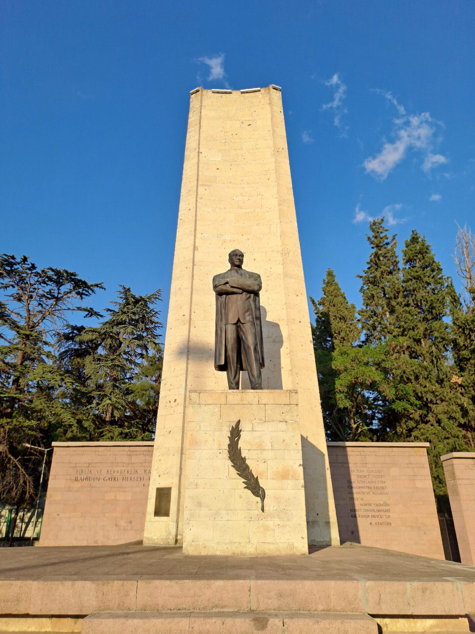 Atatürk Anıtı, Balıkesir