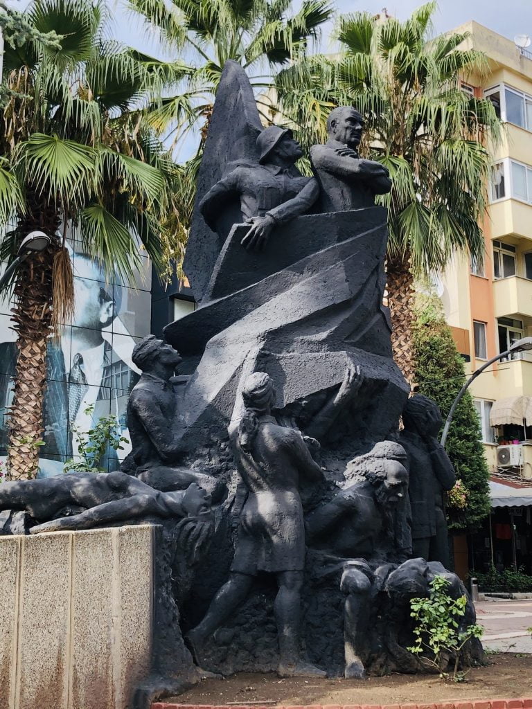 Atatürk Anıtı, Erdek