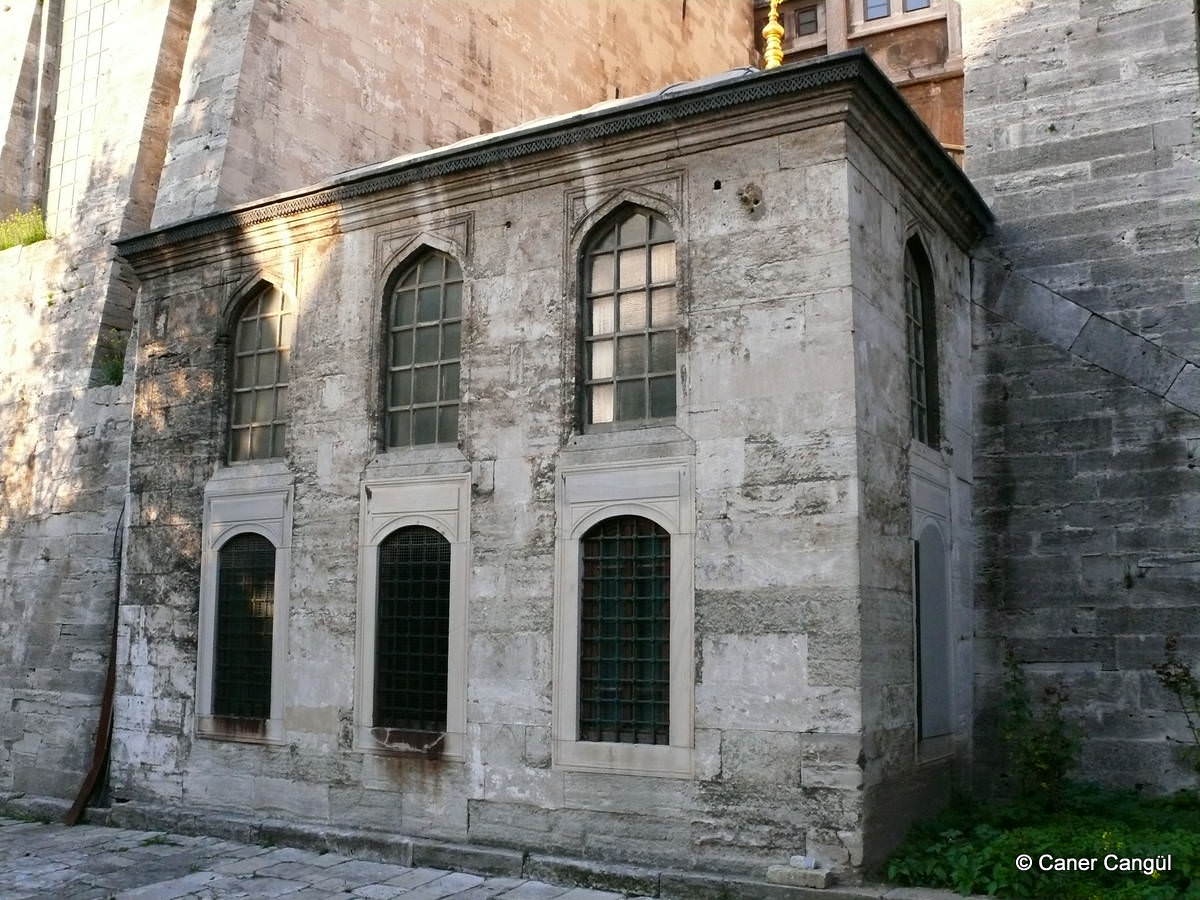 Ayasofya 1. Mahmut Kütüphanesi’nin Dıştan Görünümü