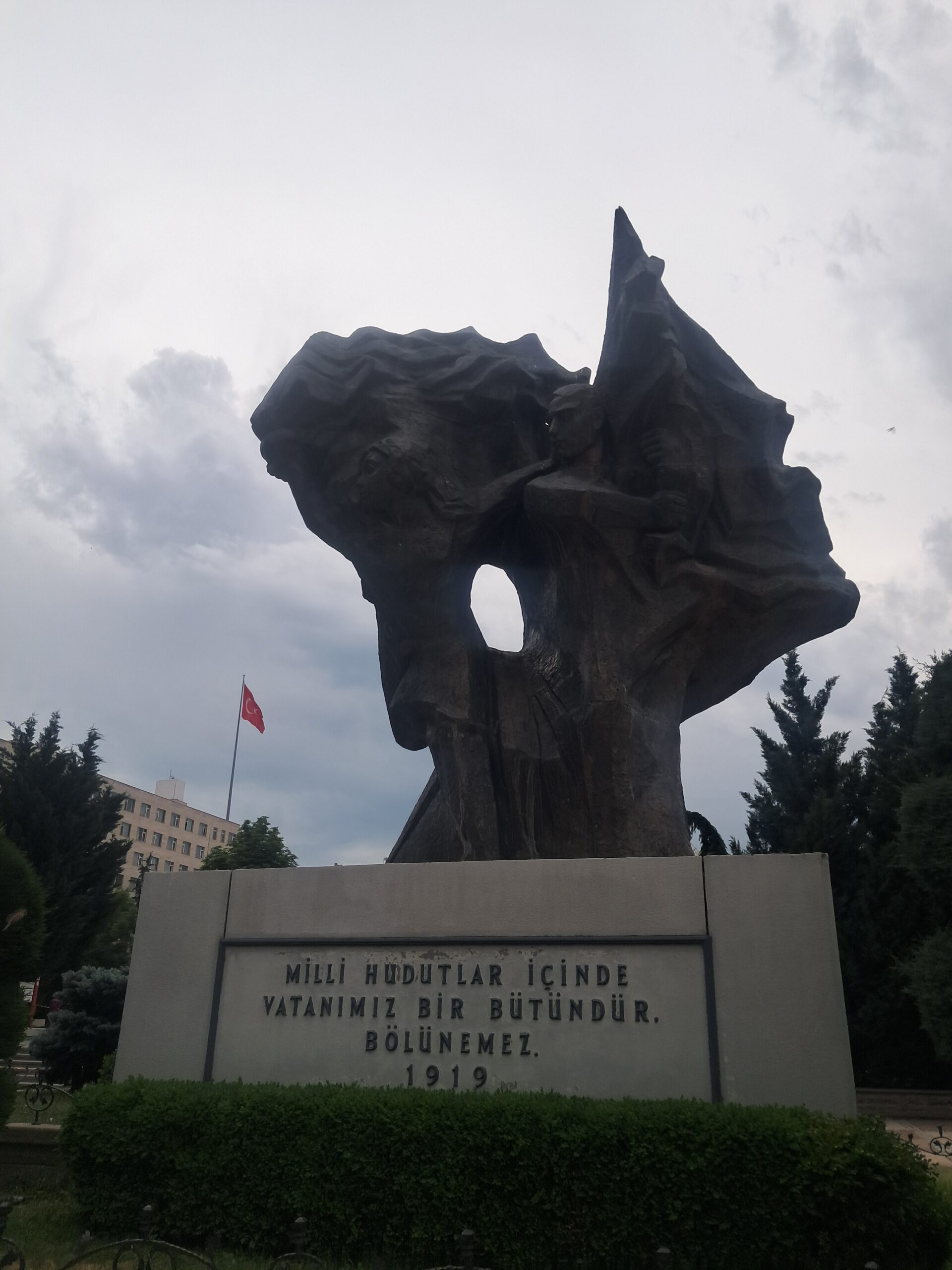 Bayraklaşan Atatürk Anıtı