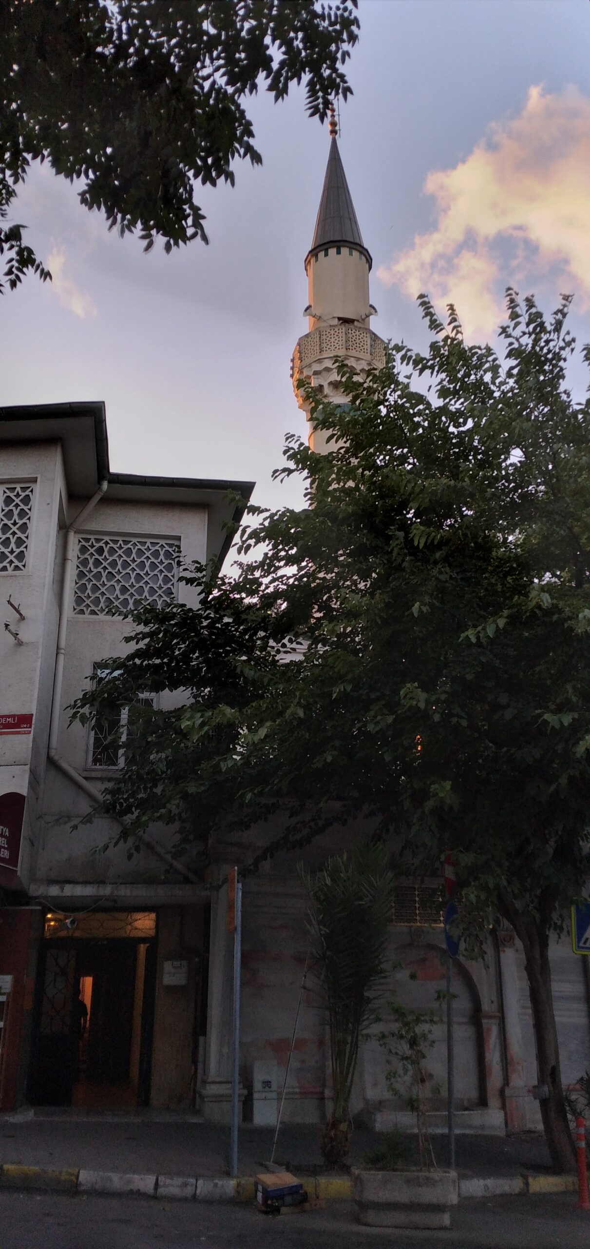 Bezmialem Valide Sultan Namazgahı Üzerine İnşa Edilen Camii, Yeşilköy