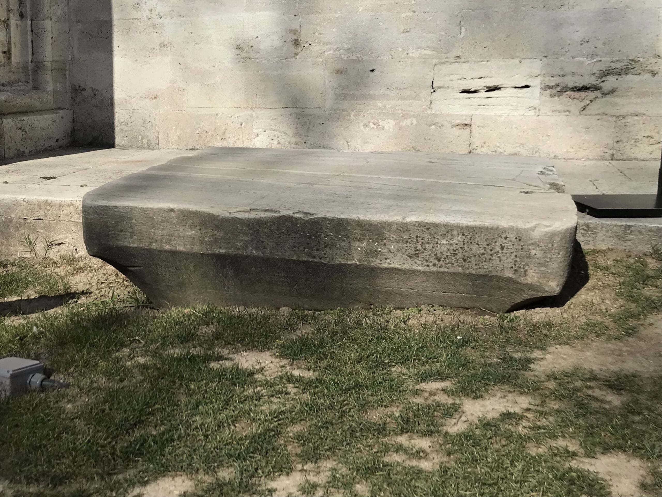 Binek Taşı, Topkapı Sarayı Babüsselam Kapısı