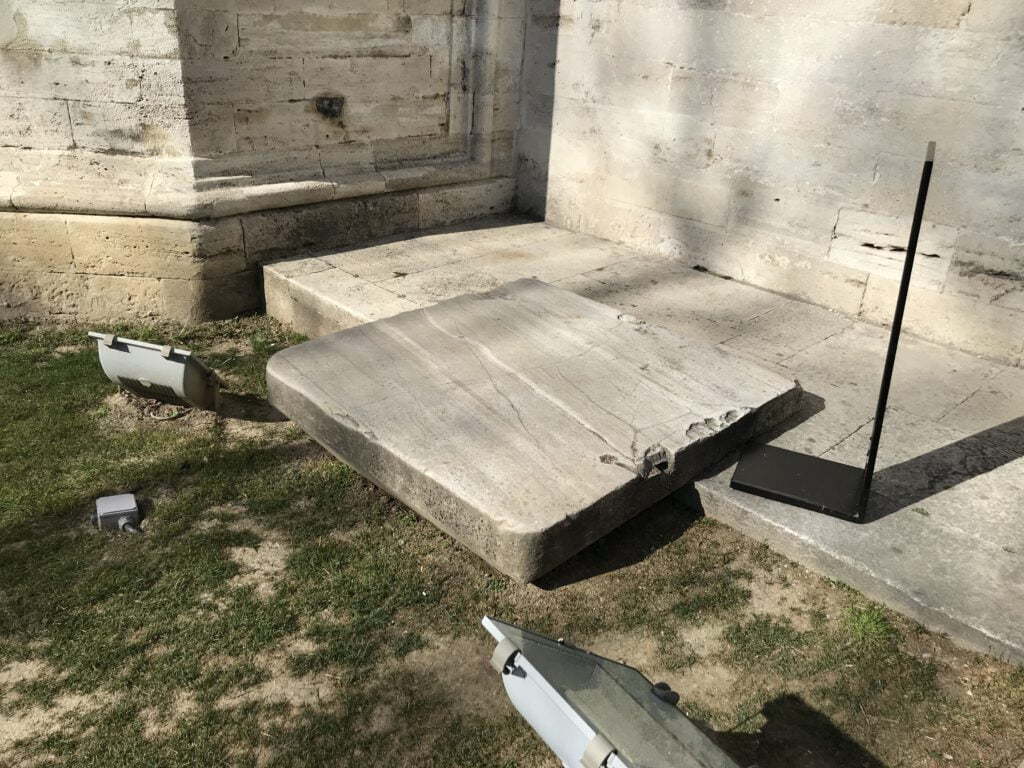 Binek Taşı, Topkapı Sarayı Babüsselam Kapısı