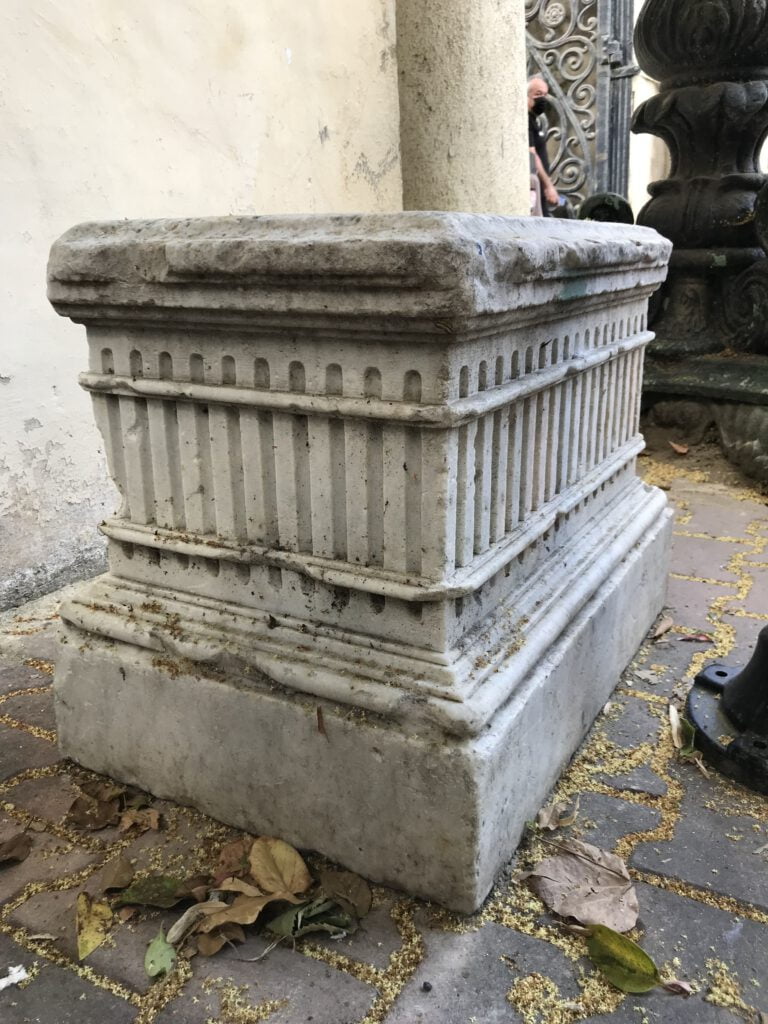 Binek Taşı, Yıldız Parkı
