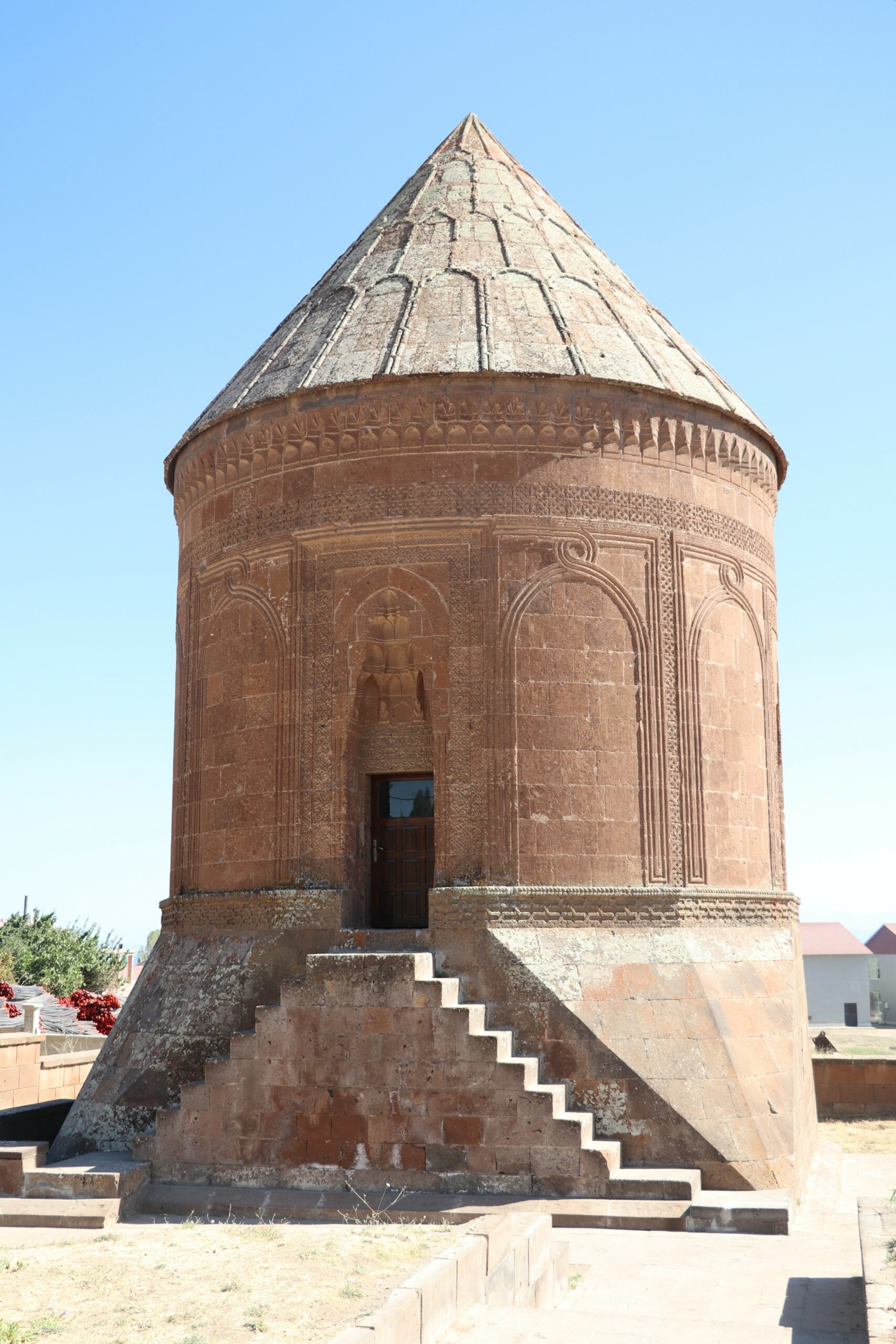 Buğatay Aka-Şirin Hatun Kümbeti