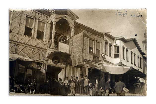 Bursa Yurdu (solda, Bursa’nın Kurtuluşu haberinin alındığı gün)