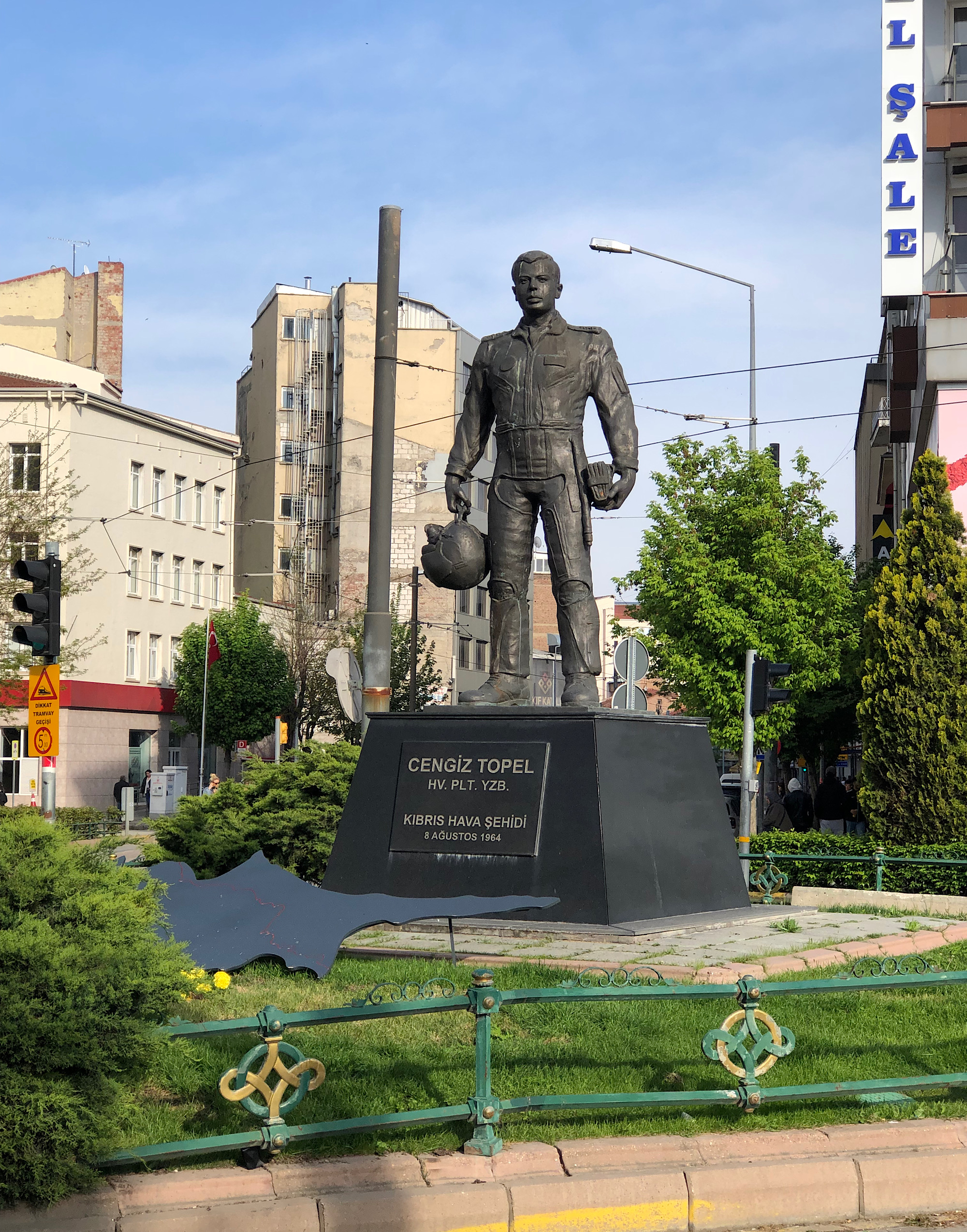 Cengiz Topel Heykeli, Eskişehir
