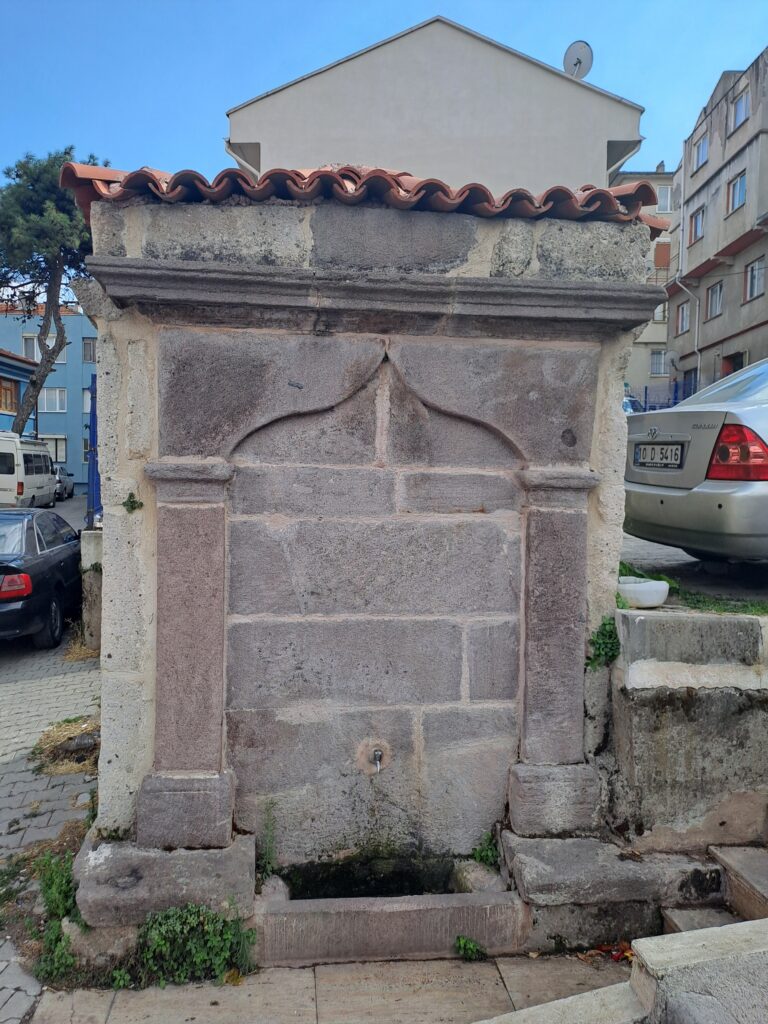 Çeşme-1, Karesi
