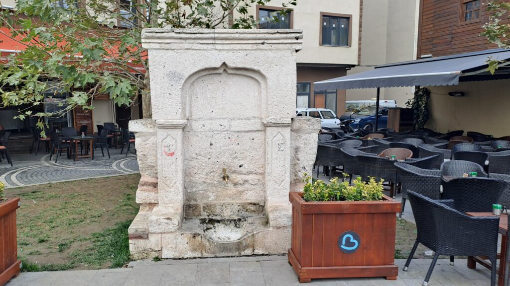 Çeşme-3, Karesi