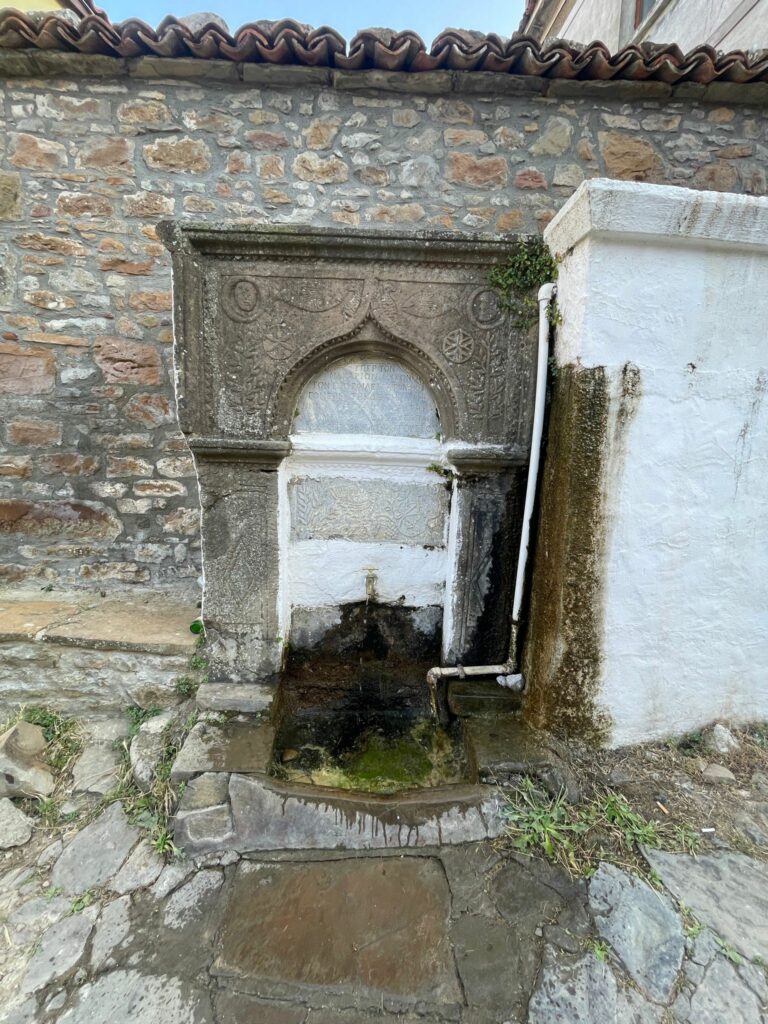 Çeşme, Zeytinliköy