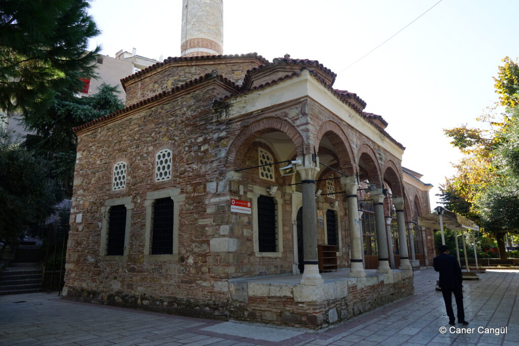 Çeşnigir Kütüphanesi
