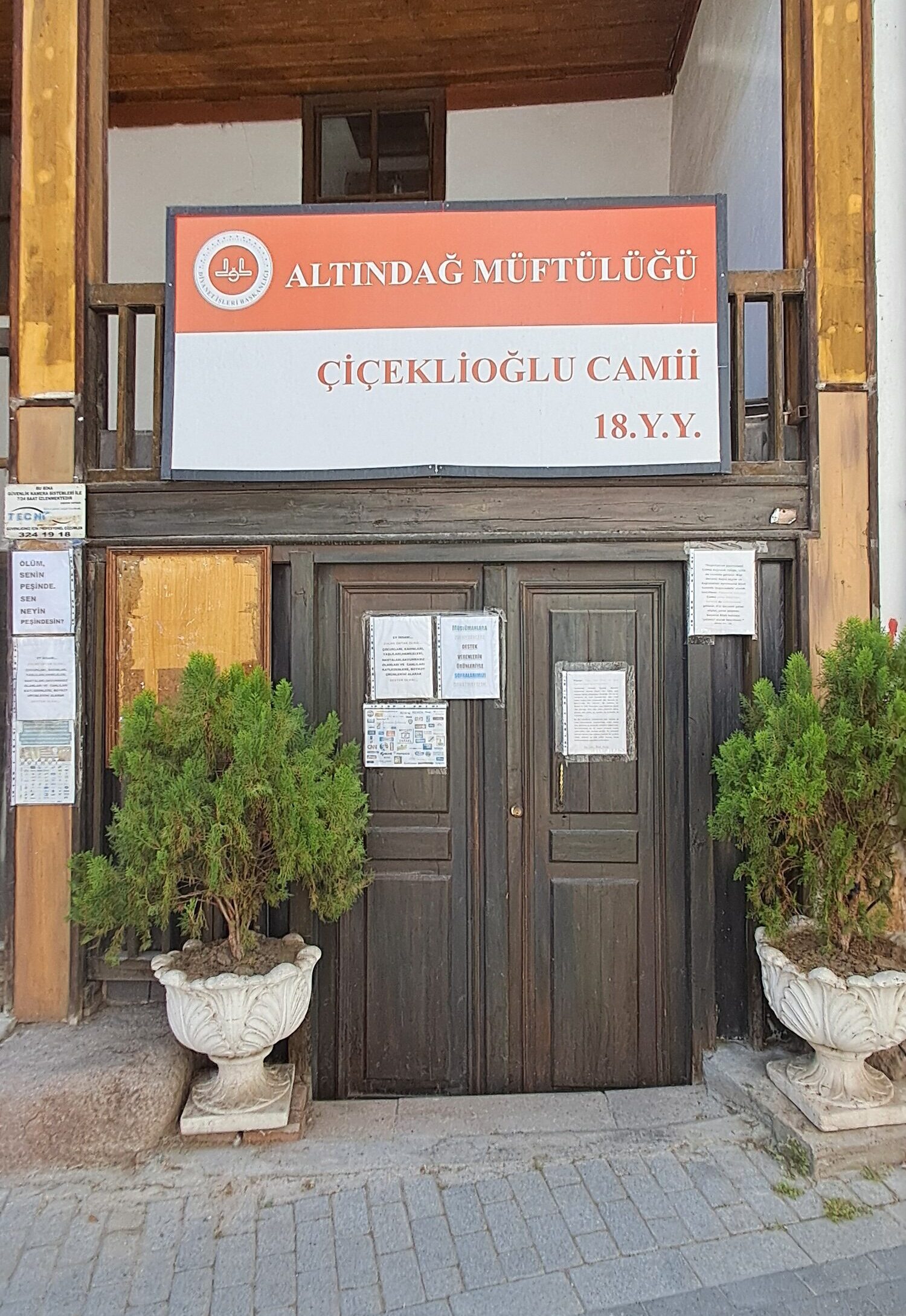 Çiçeklioğlu Camii Girişi