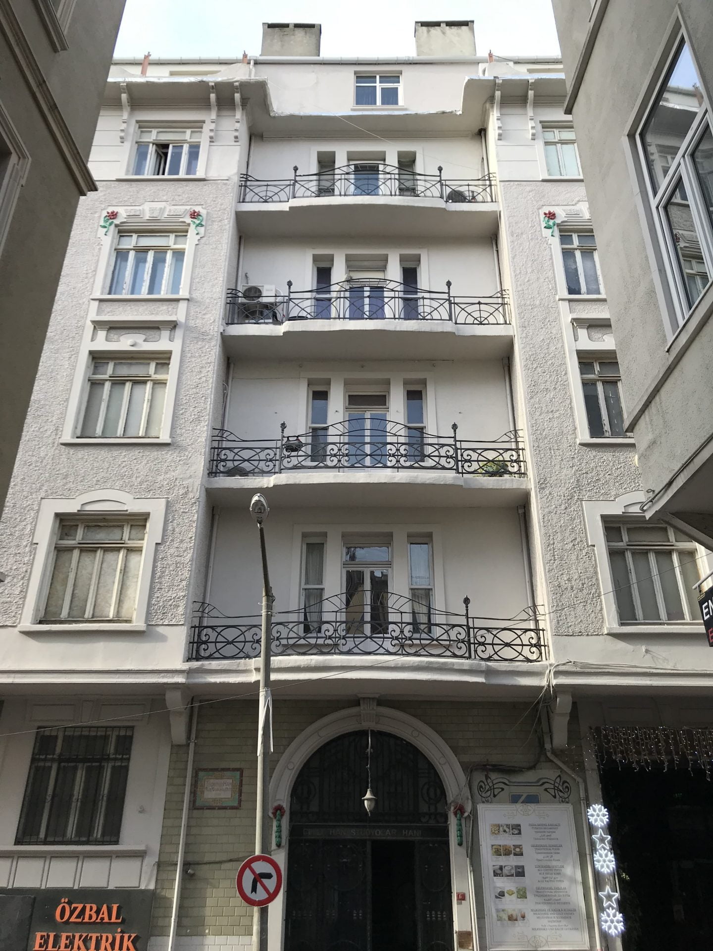 Çinili Han
