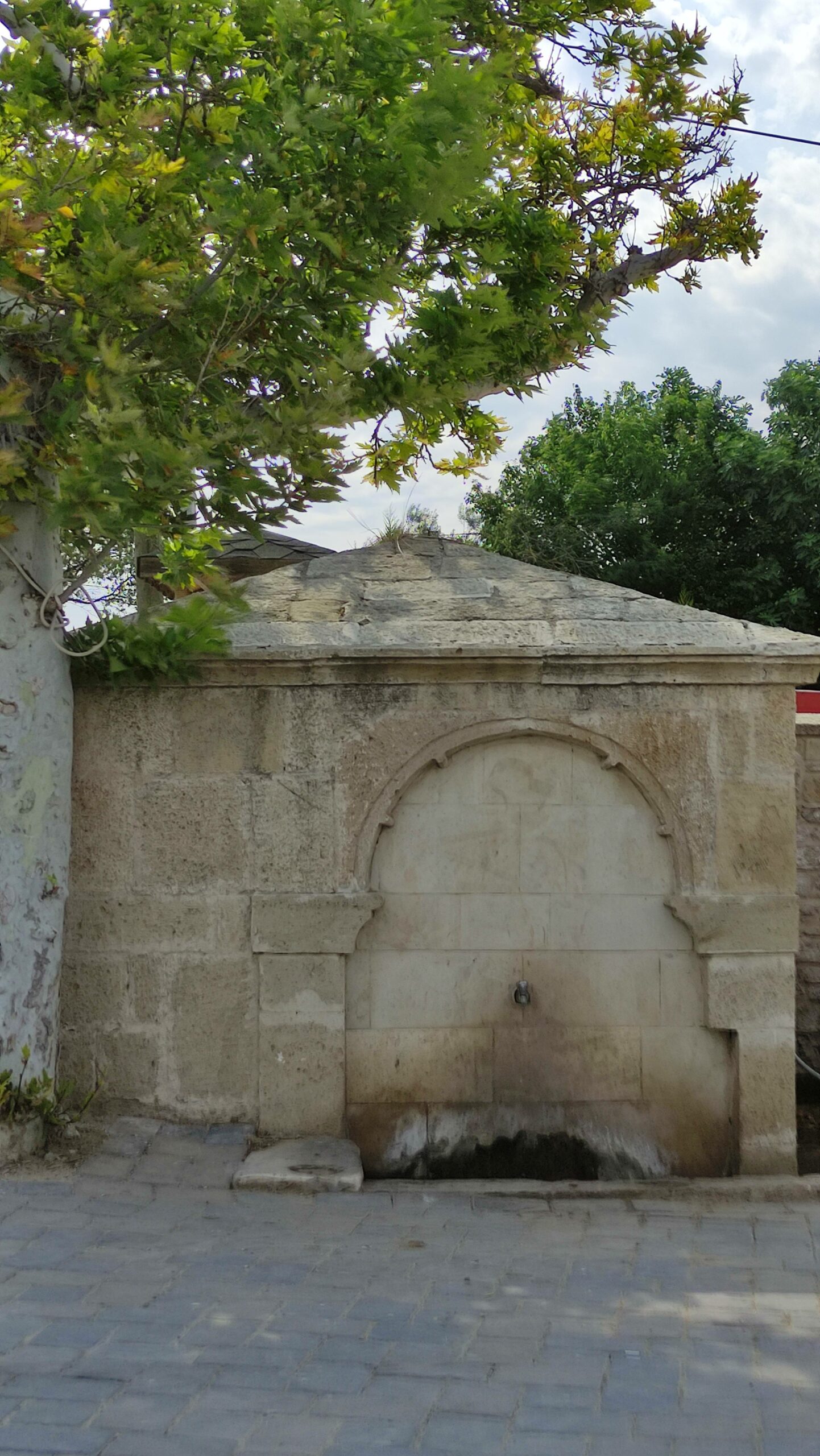 Çeşme, Çıplak
