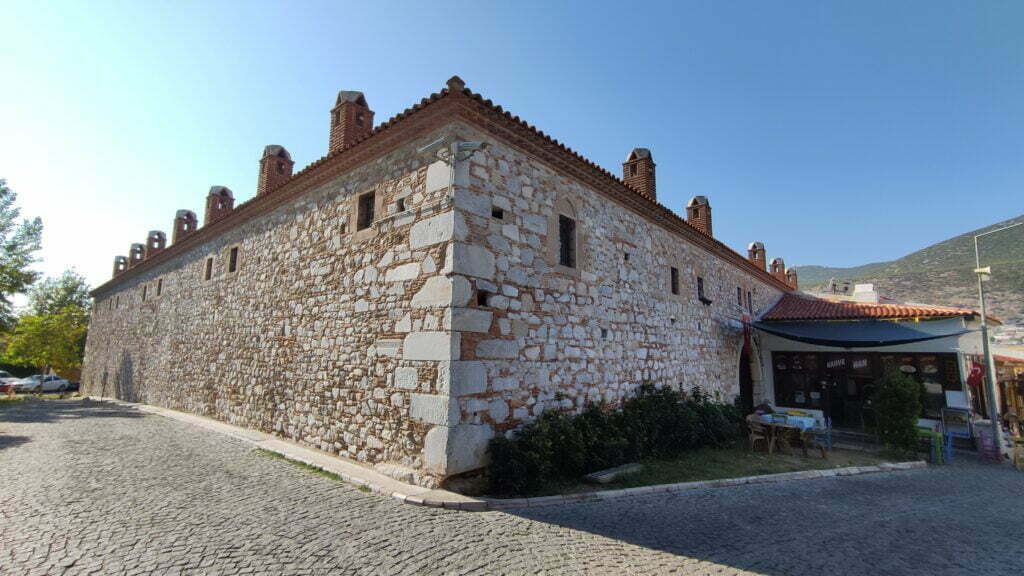 Çöllüoğlu Hanı