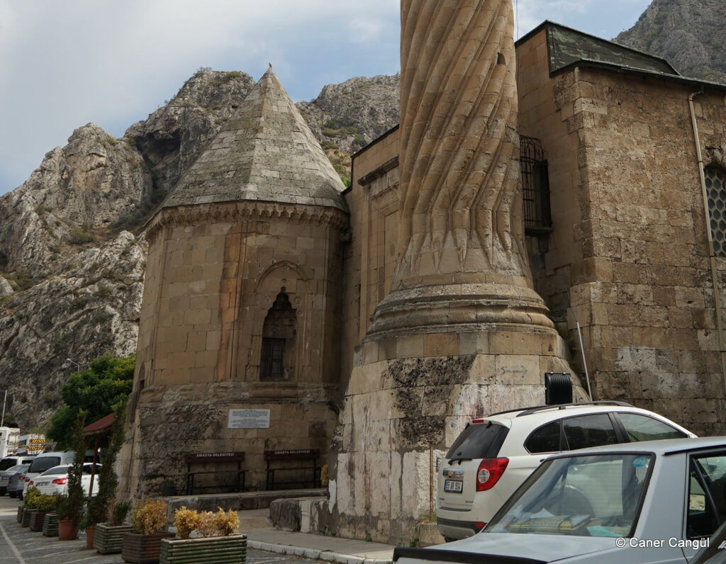 Cumudar Türbesi