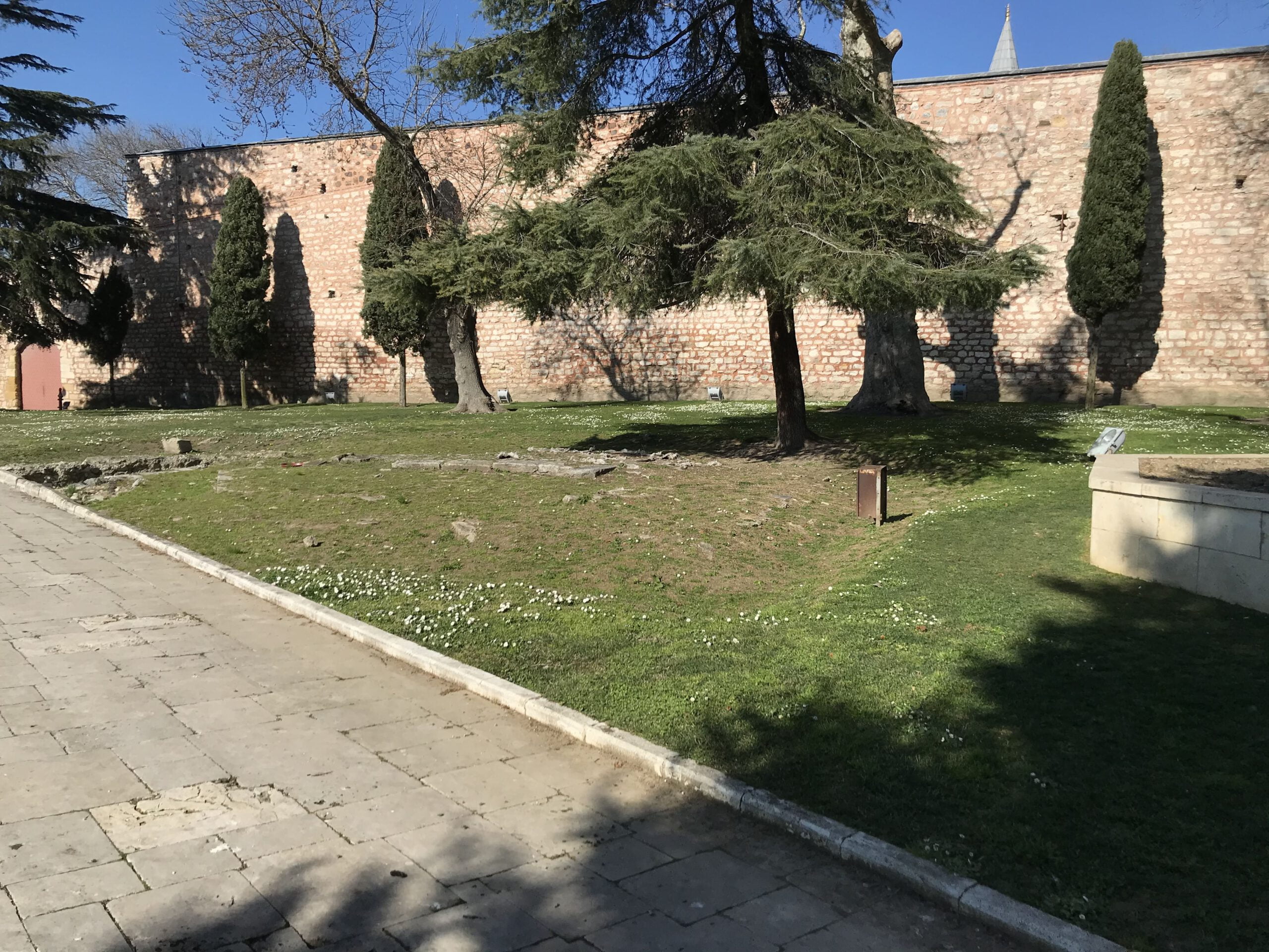 Deavi Kasrı Kalıntısı
