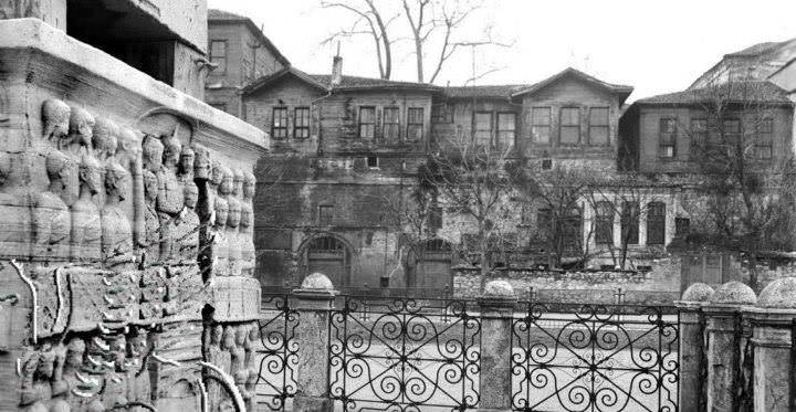 Düğümlü Baba Tekkesi